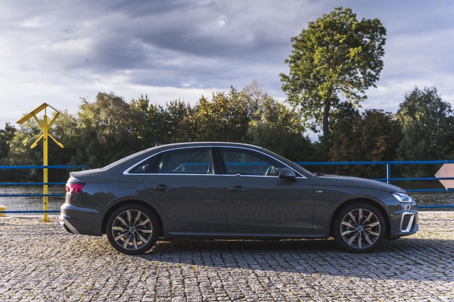  Audi A4 40 TDI Quattro S-Line (B9) 2019 года  (WW) (фото 7 из 27)